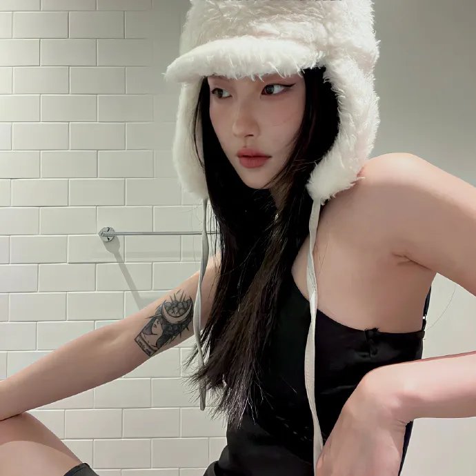 看她轻轻的飞起